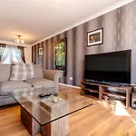 Roseburn Retreat 2B Free Parking